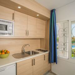 Отель Aparthotel Holiday Center в номере фото 2