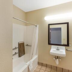 Отель Comfort Suites Plainview ванная фото 2
