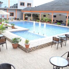 Warri Wetland Hotel бассейн