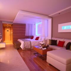 Отель Amathus Elite Suites комната для гостей фото 3