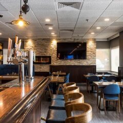 Отель Ottawa Embassy Hotel & Suites Канада, Оттава - отзывы, цены и фото номеров - забронировать отель Ottawa Embassy Hotel & Suites онлайн гостиничный бар