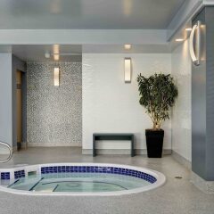 Отель Chateau Victoria Hotel & Suites Канада, Виктория - отзывы, цены и фото номеров - забронировать отель Chateau Victoria Hotel & Suites онлайн бассейн фото 2