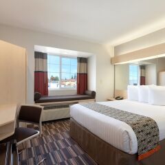 Отель Microtel Inn & Suites Modesto комната для гостей