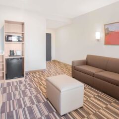 Отель Microtel Inn & Suites by Wyndham Cuauhtemoc комната для гостей