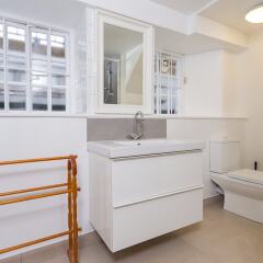 Отель Incredible 2 Bedroom Flat next to Westminster Abbey Великобритания, Лондон - отзывы, цены и фото номеров - забронировать отель Incredible 2 Bedroom Flat next to Westminster Abbey онлайн ванная фото 2
