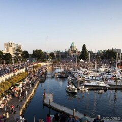 Отель Harbour Towers Hotel & Suites Канада, Виктория - отзывы, цены и фото номеров - забронировать отель Harbour Towers Hotel & Suites онлайн приотельная территория