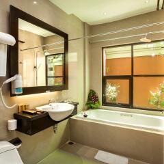 Отель Best Western Kuta Villa ванная
