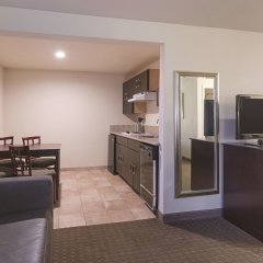 La Quinta Inn & Suites by Wyndham Portland NW in Portland, United States of America from 167$, photos, reviews - zenhotels.com photo 2