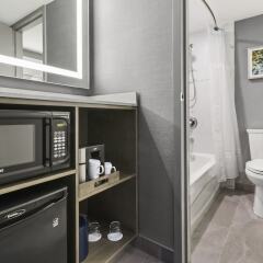 Отель Best Western Premier Calgary Plaza Hotel & Conference Centre Канада, Калгари - отзывы, цены и фото номеров - забронировать отель Best Western Premier Calgary Plaza Hotel & Conference Centre онлайн сейф в номере