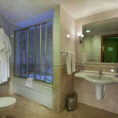 Silence Beach Resort Турция, Сиде - 1 отзыв об отеле, цены и фото номеров - забронировать отель Silence Beach Resort - All Inclusive онлайн ванная