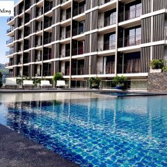 New Square Patong Hotel бассейн