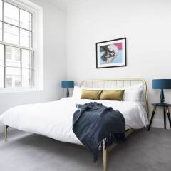 Отель Grand West End Suites by Sonder комната для гостей