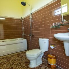 Отель Strawberry Garden Homestay ванная фото 2