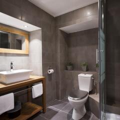 Hotel Le Geneve Ницца ванная