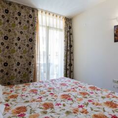 Апартаменты One Bedroom Apartment with Balcony комната для гостей фото 3