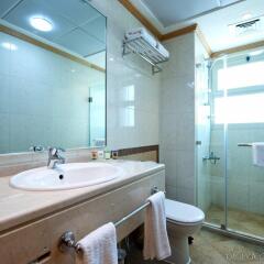 Отель TIME Ruby Hotel Apartments ОАЭ, Шарджа - 1 отзыв об отеле, цены и фото номеров - забронировать отель TIME Ruby Hotel Apartments онлайн ванная