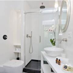 Отель Charming flat near Colosseum Рим ванная