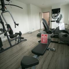 Отель Zen Premium Santiphap Park Бангкок фитнесс-зал