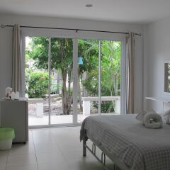Отель Charlie's Bungalow Таиланд, Ко Сичанг - отзывы, цены и фото номеров - забронировать отель Charlie's Bungalow онлайн комната для гостей фото 3