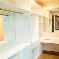 Апартаменты Sixty Six Pattaya Beach Road Apartment Паттайя сейф в номере