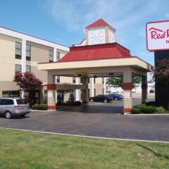 Отель Red Roof Inn & Suites Columbus - W. Broad США, Колумбус - отзывы, цены и фото номеров - забронировать отель Red Roof Inn & Suites Columbus - W. Broad онлайн вид на фасад фото 3