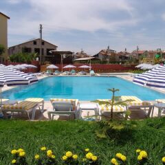 Отель Andros Family Club бассейн