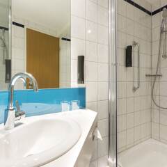 Отель Holiday Inn Express Düsseldorf City North ванная фото 2