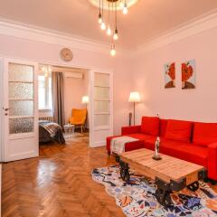 Отель FM Deluxe 2-BDR Apartment - La La Land Болгария, София - отзывы, цены и фото номеров - забронировать отель FM Deluxe 2-BDR Apartment - La La Land онлайн комната для гостей фото 2