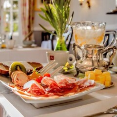Отель The Villa Rosa Bed and Breakfast