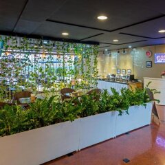 Отель Rose Garden Residences питание