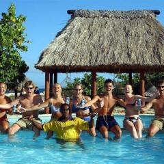 Отель South Sea Island фитнесс-зал