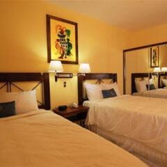 Hotel Maya Colonial сейф в номере