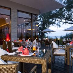 Отель Splash Beach Resort by Langham Hospitality Group питание
