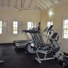 Отель Retreat Drax Hall Country Club фитнесс-зал