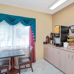 Отель Lynwood Century Freeway Travelodge Линвуд питание фото 2