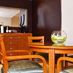 Отель Fairmont Dubai ОАЭ, Дубай - отзывы, цены и фото номеров - забронировать отель Fairmont Dubai онлайн удобства в номере фото 2