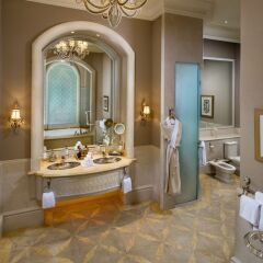 Emirates Palace Hotel Абу-Даби сейф в номере