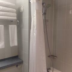 Отель Holiday Inn London Brent Cross ванная фото 2