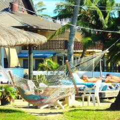 Отель Travellers Beach Resort бассейн фото 3
