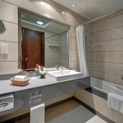 Отель Copthorne Hotel Dubai ОАЭ, Дубай - 4 отзыва об отеле, цены и фото номеров - забронировать отель Copthorne Hotel Dubai онлайн ванная фото 2