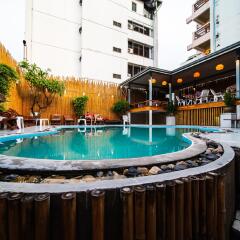 Отель Wild Orchid Villa Бангкок бассейн фото 2