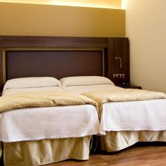 Hotel Oasis 2* Улучшенный номер фото 9