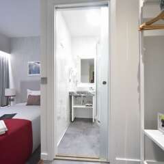 Отель My Charm Lisbon Suites сейф в номере