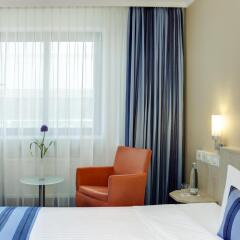 Отель IntercityHotel Nürnberg Германия, Нюрнберг - 2 отзыва об отеле, цены и фото номеров - забронировать отель IntercityHotel Nürnberg онлайн комната для гостей фото 2