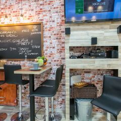 Friends Hostel and Apartments Budapest гостиничный бар