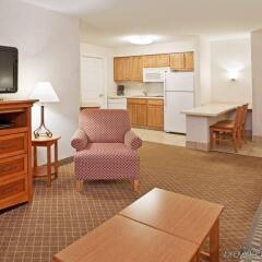 Отель Staybridge Suites Columbus-Airport комната для гостей