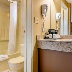 Отель Comfort Inn & Suites North Vancouver Канада, Аптаун - отзывы, цены и фото номеров - забронировать отель Comfort Inn & Suites North Vancouver онлайн ванная фото 2