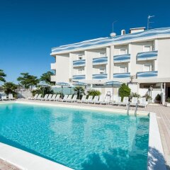 Hotel Corinna Римини бассейн