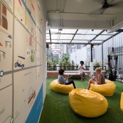 Liveitup Chitlom Hostel Бангкок фитнесс-зал