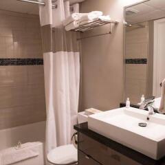 Отель Obasa Suites Saskatoon ванная фото 2